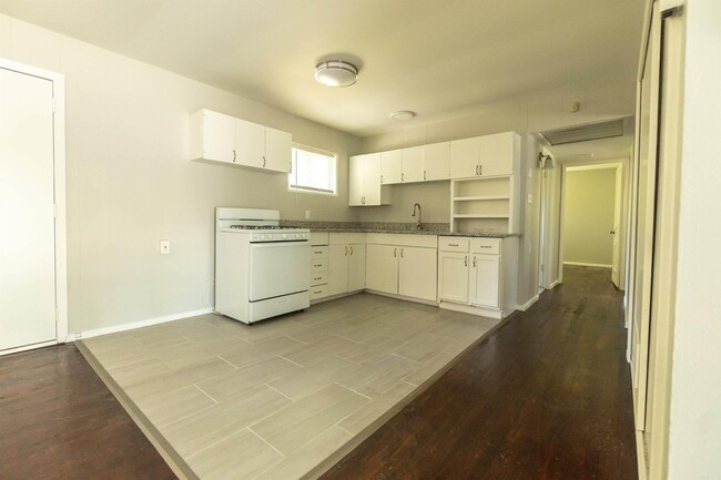 Building Photo - 26 Greenway Dr