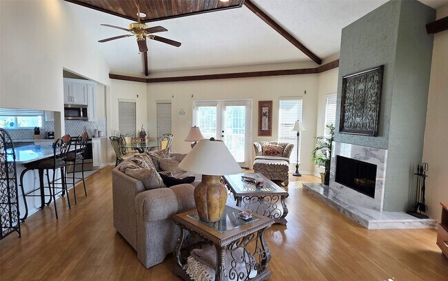 Building Photo - 1702 Castaway St