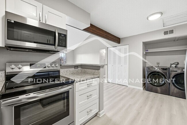 Building Photo - Great Condo with Central AC and Community Pool