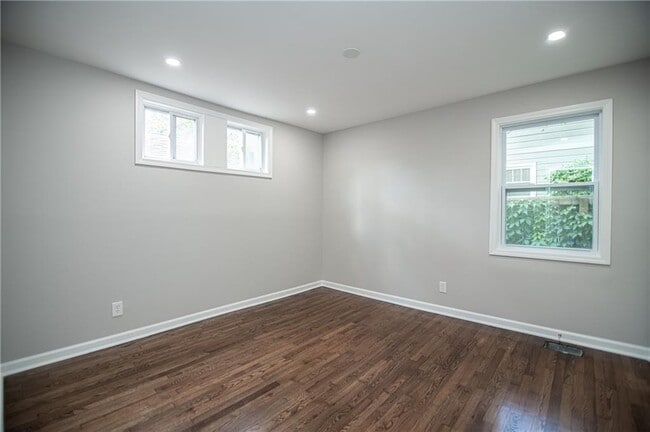 Building Photo - 537 Trabert Ave NW