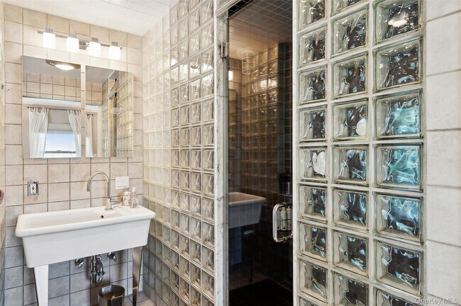 Building Photo - 24 Jennings Ave