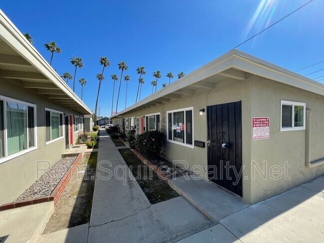 Building Photo - 1015 N Azusa Ave