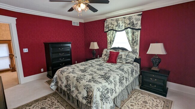 Building Photo - Welcome to this fully furnished 3-bedroom, 1.5-bath home in Massillon