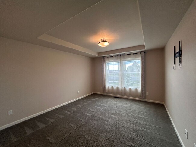 Building Photo - Corner Lot 3 Bed / 2 Bath Home with RV Parking – NW Redmond - PENDING APPLICATION