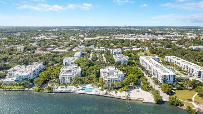 Building Photo - 650 NE 64th St