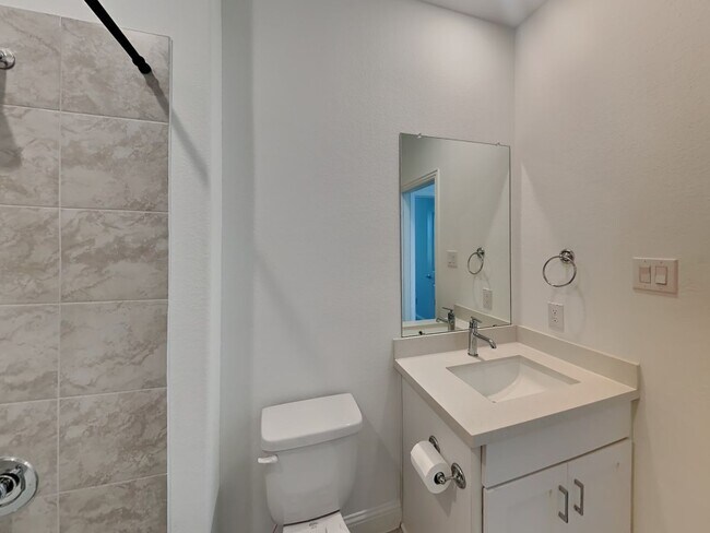 Building Photo - LIVING IN LUXURY! ½ off the first full month’s rent with move-in on or before 11/30/2025.