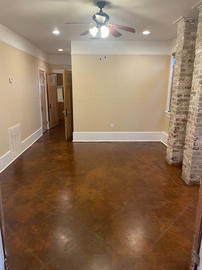 Building Photo - 1BD/1BA Shotgun in MidCity