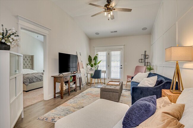 Building Photo - 312 Sumac Trail