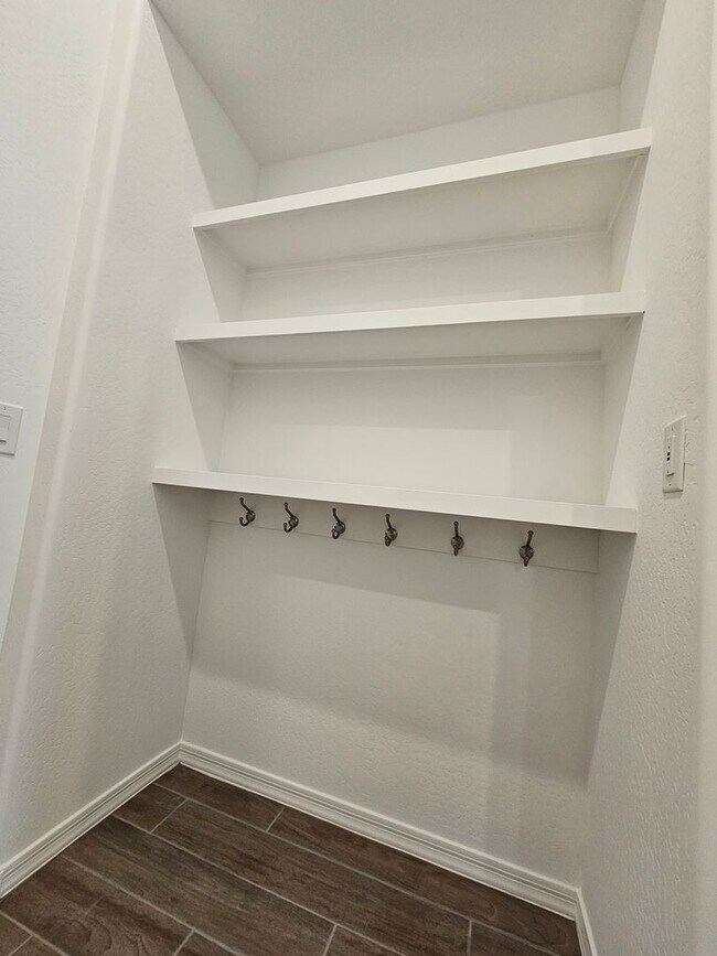 Building Photo - Wonderful new build with family fun amenities