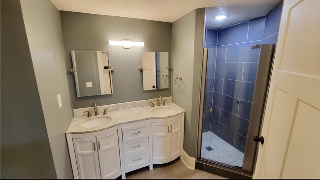 Primary Bathroom - 2914 Golden Valley Rd