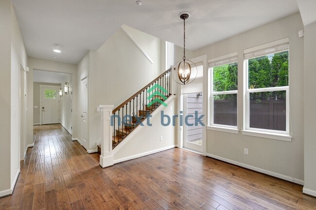 Building Photo - "Charming 4-Bedroom Retreat in Redmond: Spacious 2,540 Sq Ft Home with 2.5 Baths!"