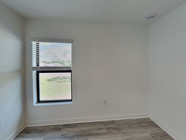 Building Photo - 3211 3rd St SW