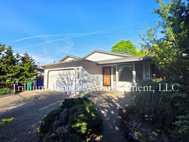 Building Photo - 110 SE 65th Ave