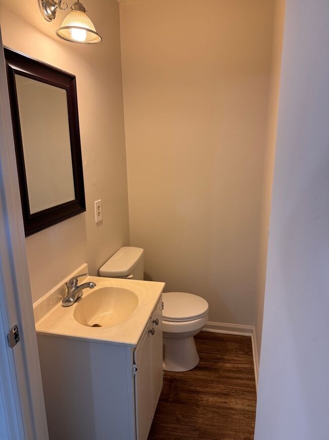 Building Photo - 963