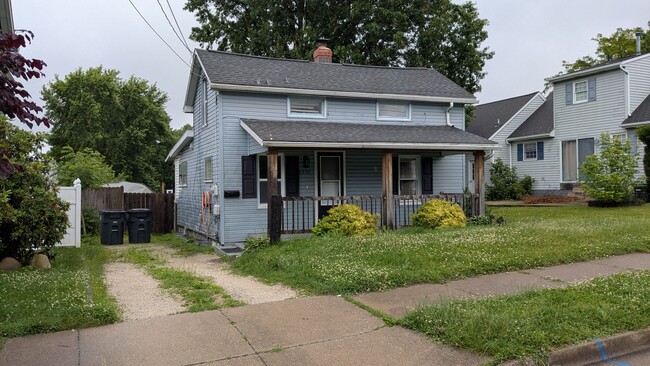 Building Photo - Newly renovated 2-bedroom, 1-bathroom home...