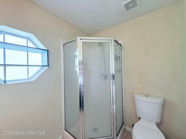 Building Photo - 3232 Wallace Ave