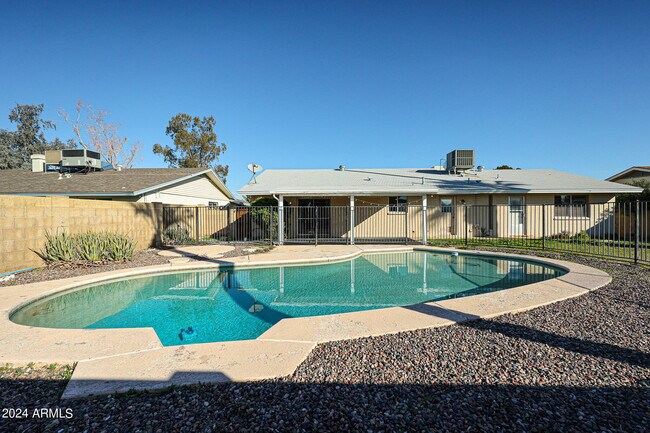 Building Photo - 3715 W Yucca St
