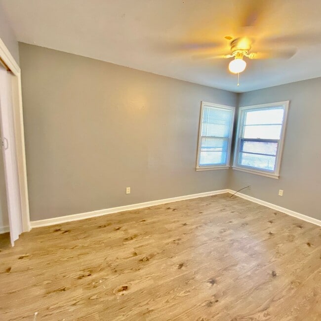 Building Photo - Handyman Special $0 First Month's Rent / “You fix, you SAVE BIG!!” Contact Mayshell for details: ...