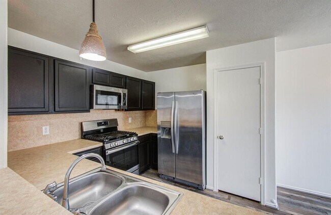Building Photo - 2650 Daryns Landing Dr