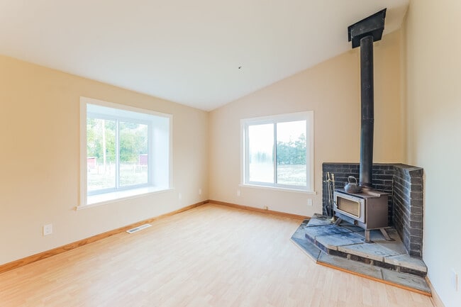 Building Photo - 105 Hampton Rd