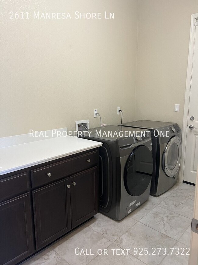 Building Photo - 2611 Manresa Shore Ln