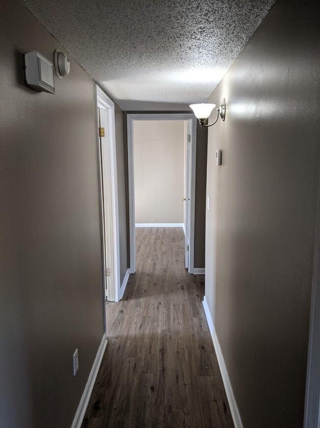 Building Photo - 2203 Glen Haven Dr