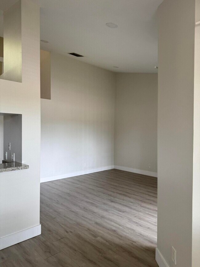 Building Photo - 1043 Coral Club Dr