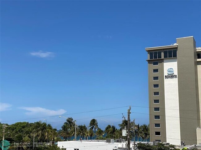 Building Photo - 3000 E Sunrise Blvd