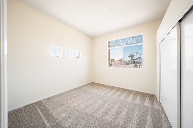 Building Photo - 4 Bedroom View Home in Emerald Heights | 3-Car Garage | Guard Gated Community