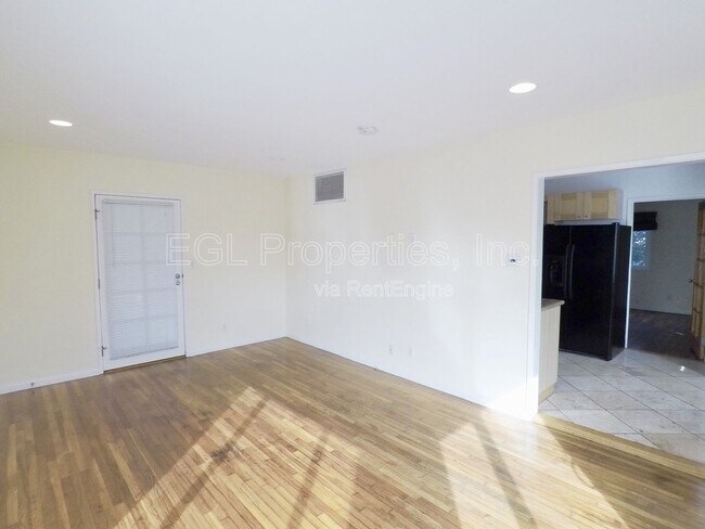 Building Photo - 1287 Cochran Ave