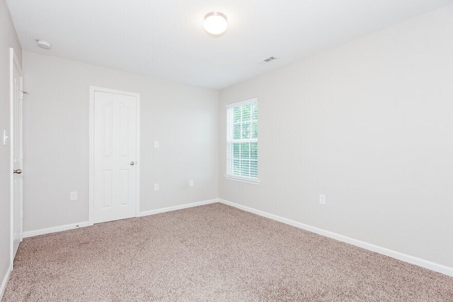 Building Photo - 4905 Broad Leaf Ct