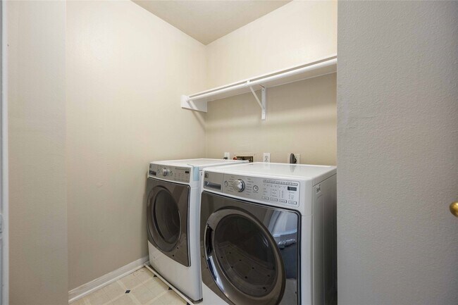 Building Photo - 4806 Cotton Ridge Trail