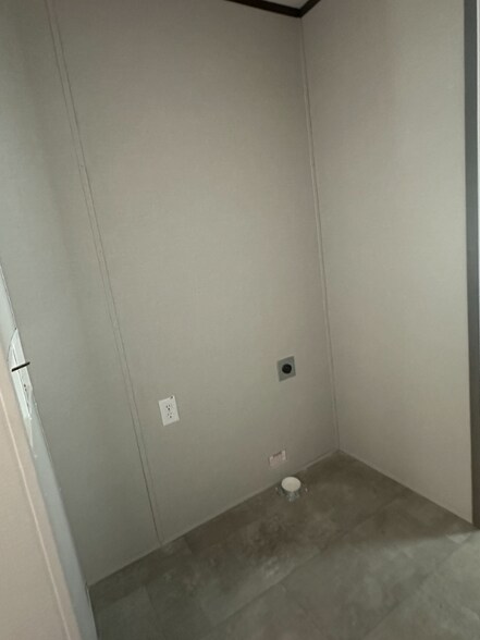 Building Photo - 2220 Montague Ave