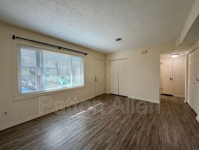 Building Photo - 23 Dawnwood Cir