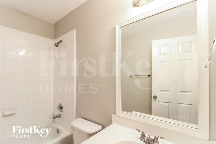 Building Photo - 6402 Mountain Pines Ln