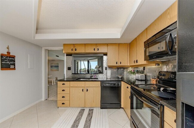 Building Photo - 690 Island Way