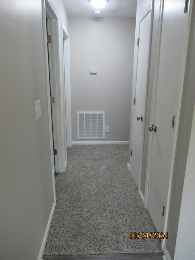 Building Photo - 870 Marigold St