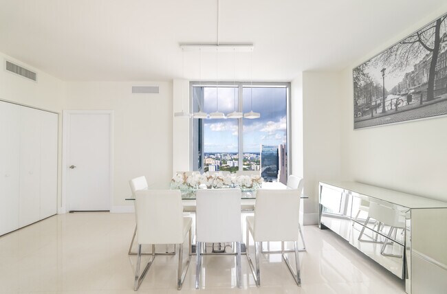 Building Photo - 90 SW 3rd St