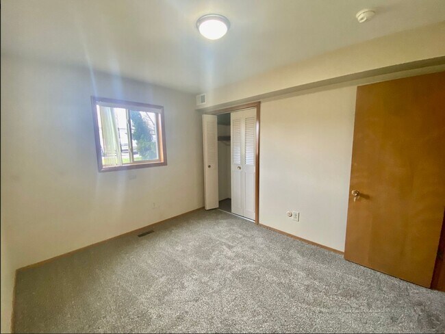 Building Photo - 2 Bedroom/1.5 Bathroom Apartment - First Floor