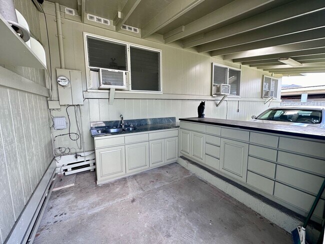 Building Photo - 420A Oneawa St