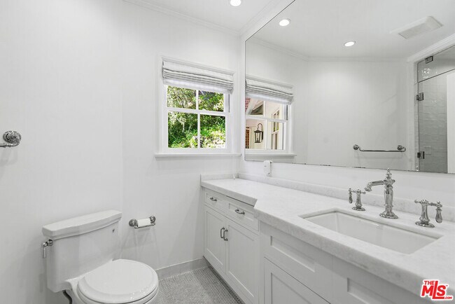 Building Photo - 9305 Hazen Dr