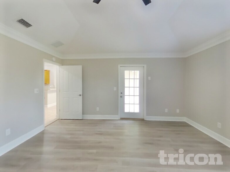 Building Photo - 1137 Hideaway Dr N