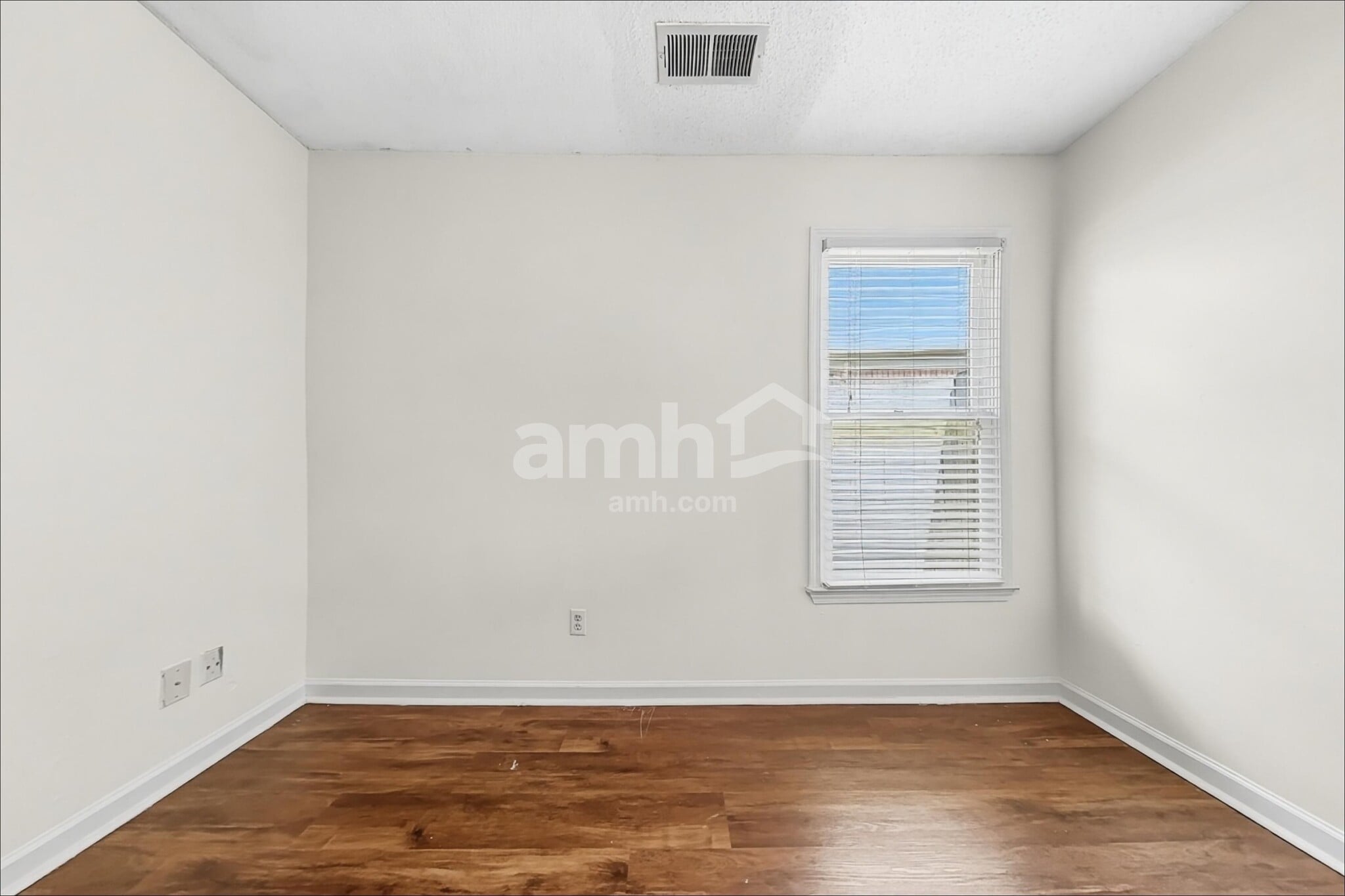Building Photo - 1466 Far Dr