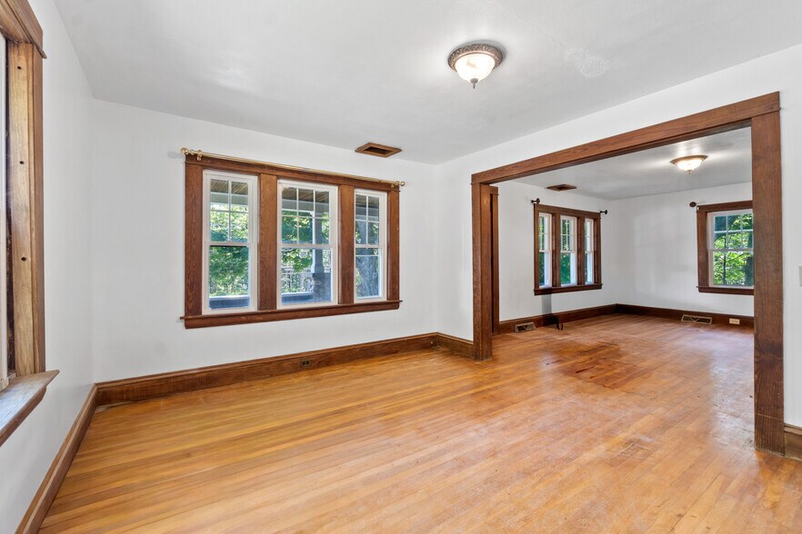 Building Photo - 15 Sherburne Rd