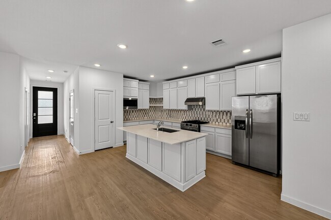 Building Photo - 5822 Majestic Sky Dr