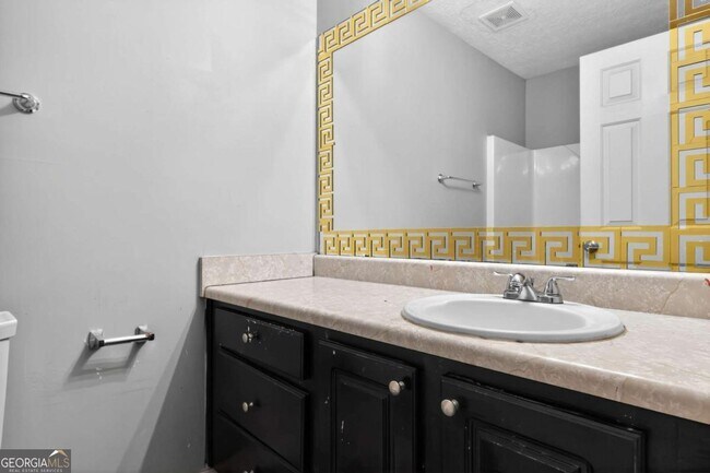 Building Photo - 5470 Twin Lakes Dr