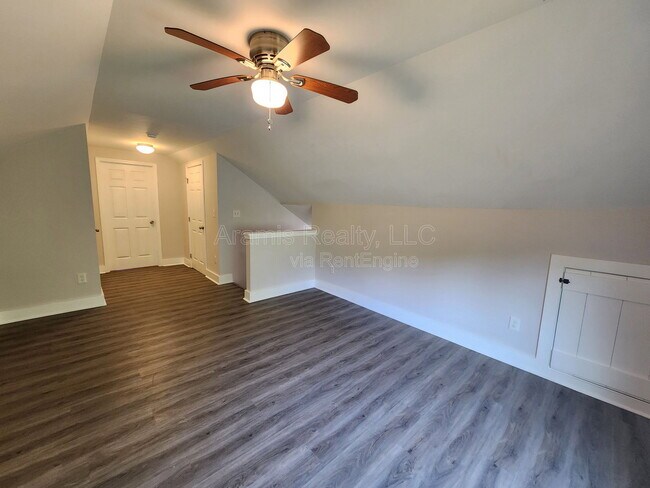 Building Photo - 2663 Blount St