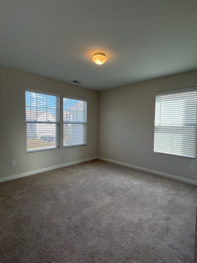 Building Photo - 509 Purple Finch Rd