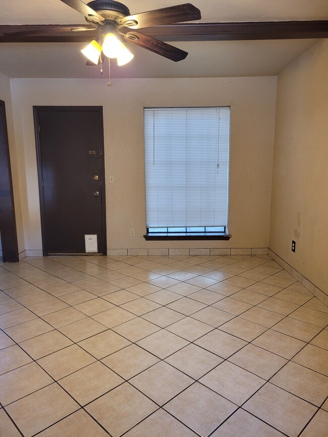 Living - 2720 SW 74th St