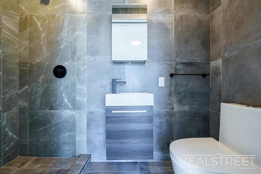 Building Photo - 1499 Bedford Ave